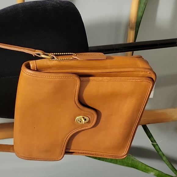 Vintage Coach SHELTON #0168- 313 Crossbody Bag - Picture 3 of 10